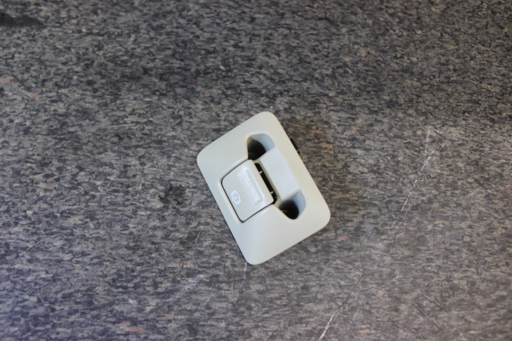 Contact - Frein de stationnement pour Volvo V70 III (135) 31433704 ...