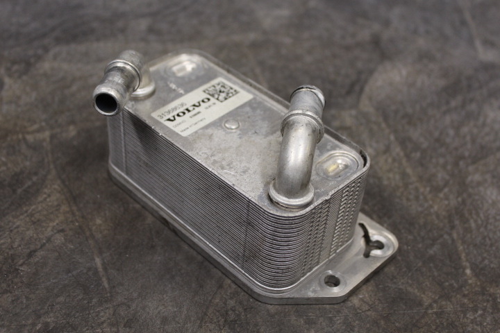 Brugt Volvo V90 - Oliekøler - element | Autoparts24