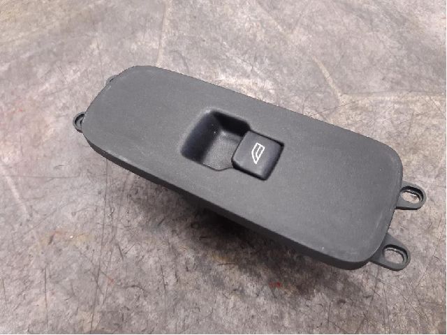 Switch - electrical screen heater VOLVO V50 (545)