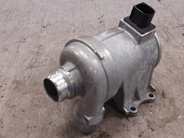 Water pump VOLVO V40 Hatchback (525, 526)