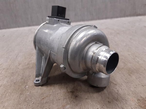 Water pump VOLVO V40 Hatchback (525, 526)