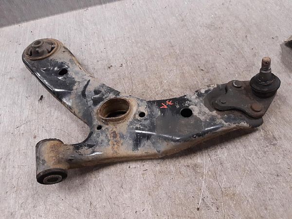 Bærearm forrest nederst TOYOTA AURIS (_E18_)