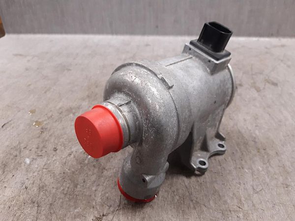 Water pump VOLVO V40 Hatchback (525, 526)