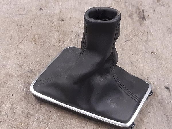 Gear shift VOLVO V40 Hatchback (525, 526)