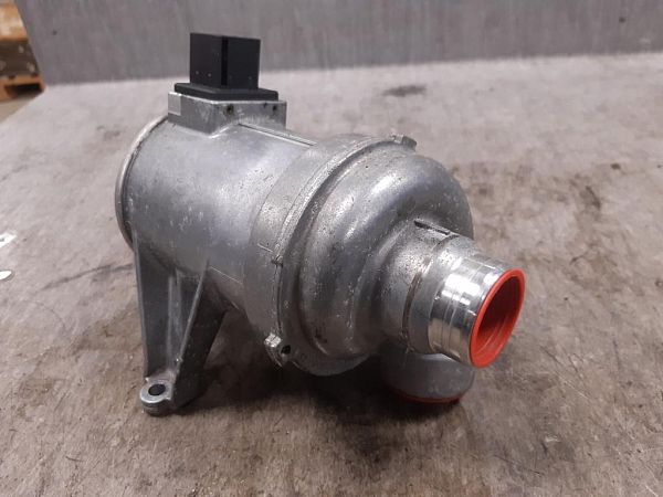 Water pump VOLVO V40 Hatchback (525, 526)