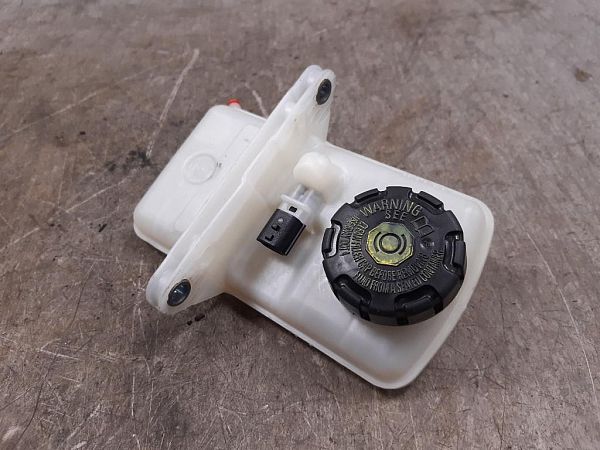 Brake fluid reservoir