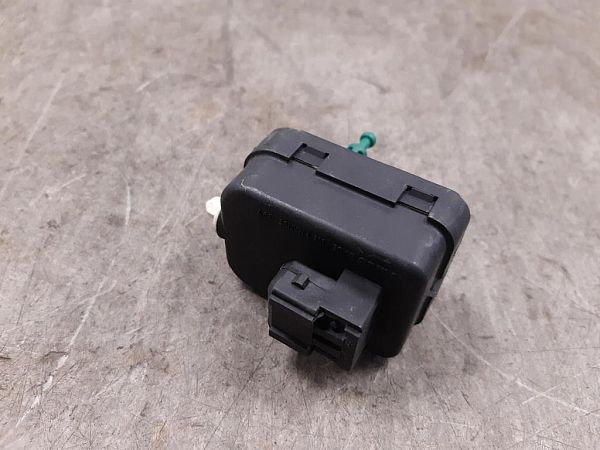 Światła – silnik regulacji VOLVO S60 I (384)