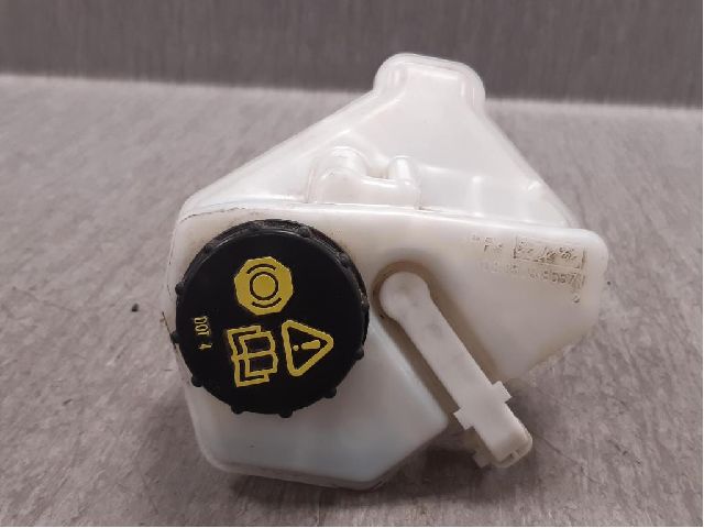 Brake fluid reservoir VOLVO V70 III (135)