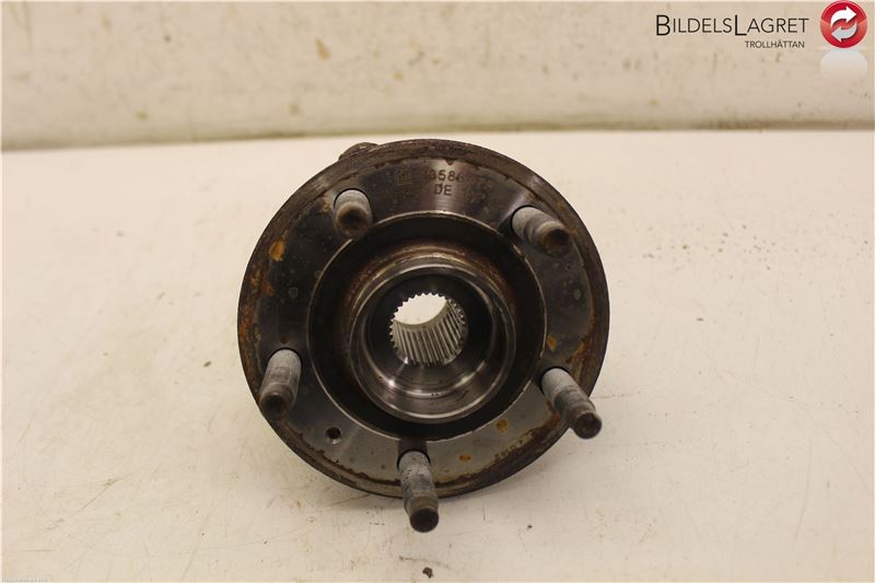 Front hub OPEL ASTRA J Coupe