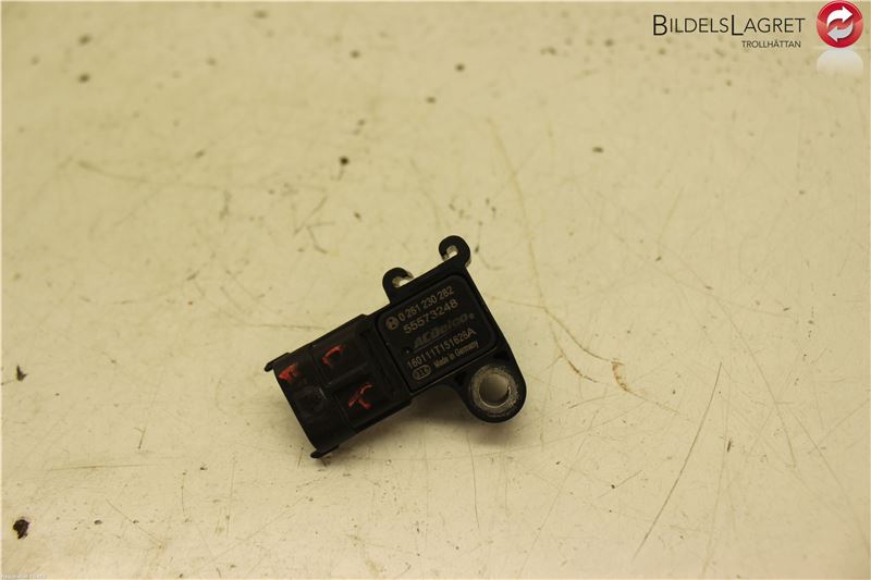 common rail (Injectie) / Verstuiver Brug OPEL ASTRA J Sports Tourer (P10)