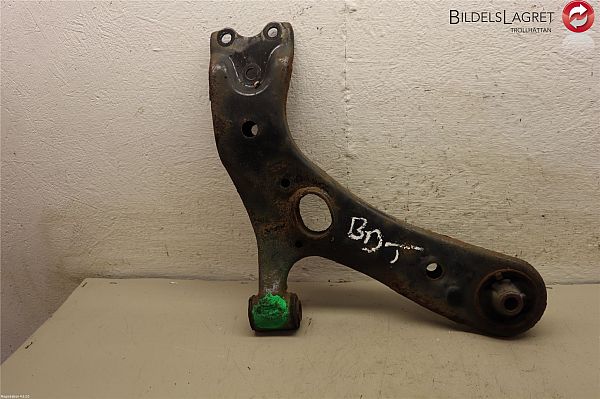 Bærearm forrest nederst TOYOTA AURIS (_E18_)