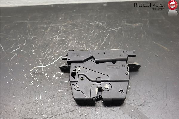 Tailgate lock