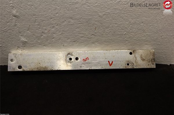 Lower radiator support