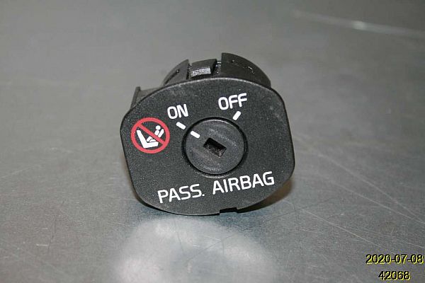 Passenger airbag on off switch