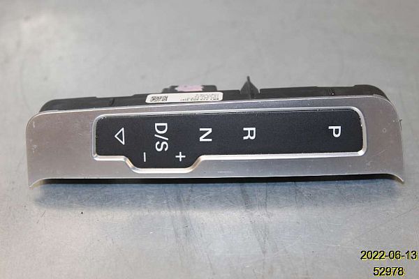 Gear shift selector indicator