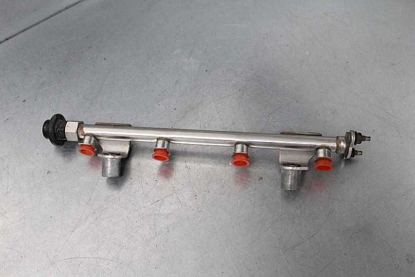 Rampe haute pression / tuyau de buse d'injection HYUNDAI i30 Estate (FD)