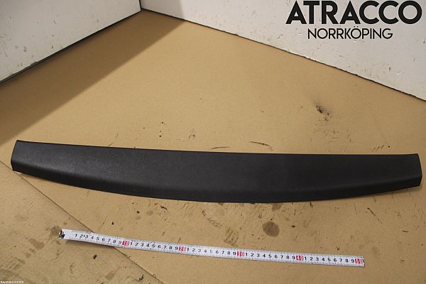 Tailgate trim kit
