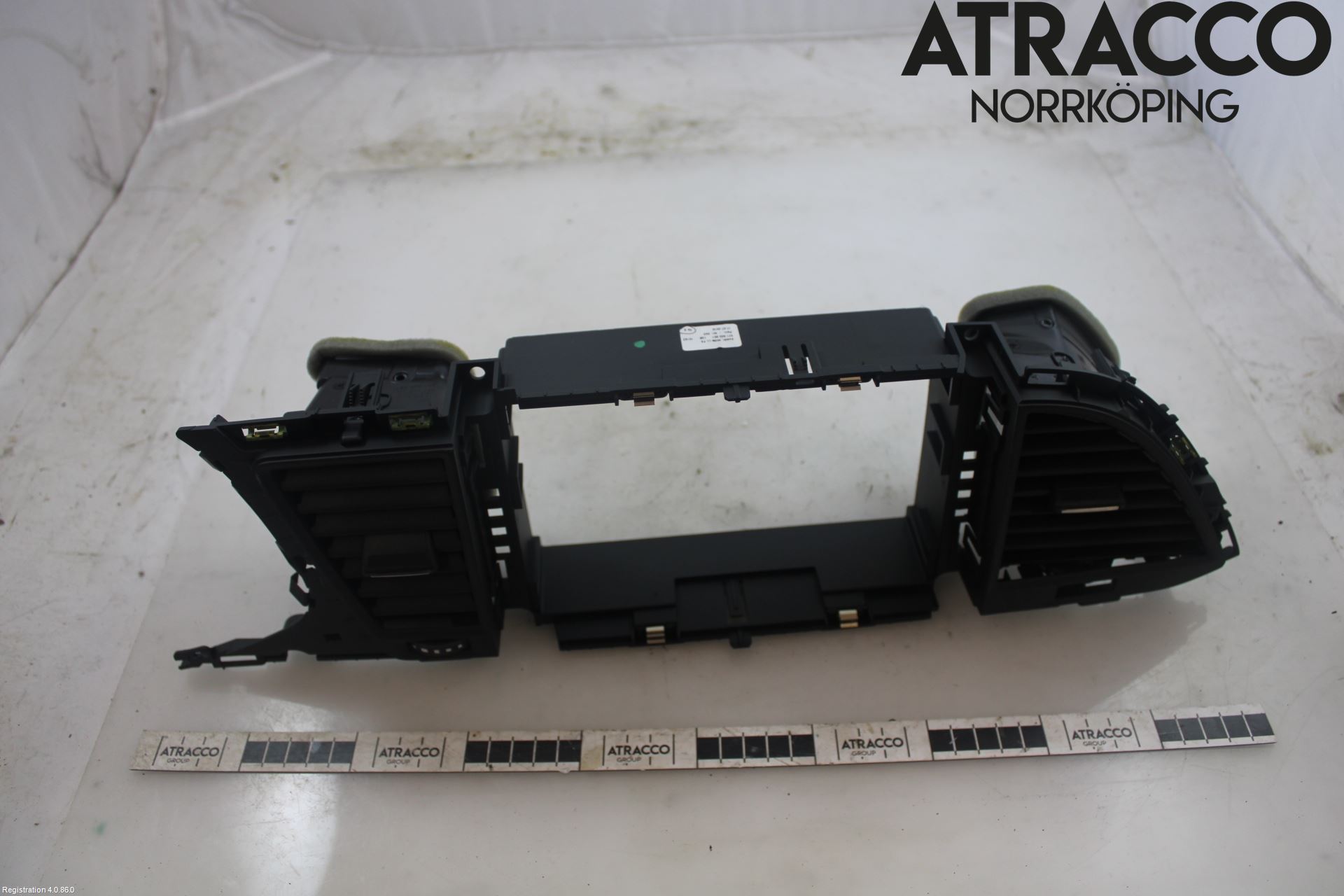 Seat LEON Sportstourer (KL8, KLD) Fresh air nozzle 5F1820951