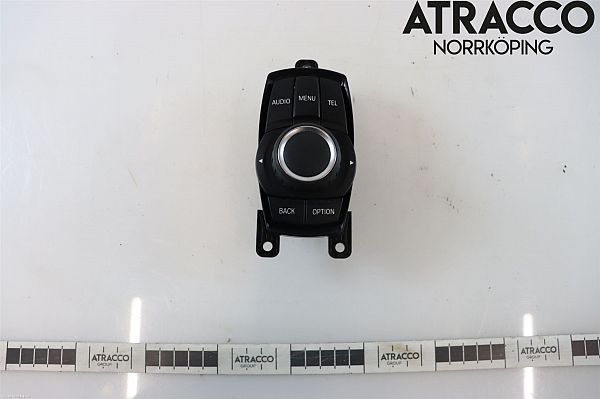 Head unit multimedia control