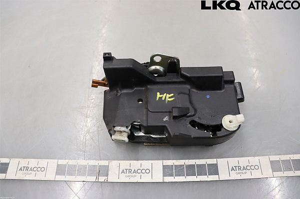 Door lock TOYOTA STARLET (_P9_)