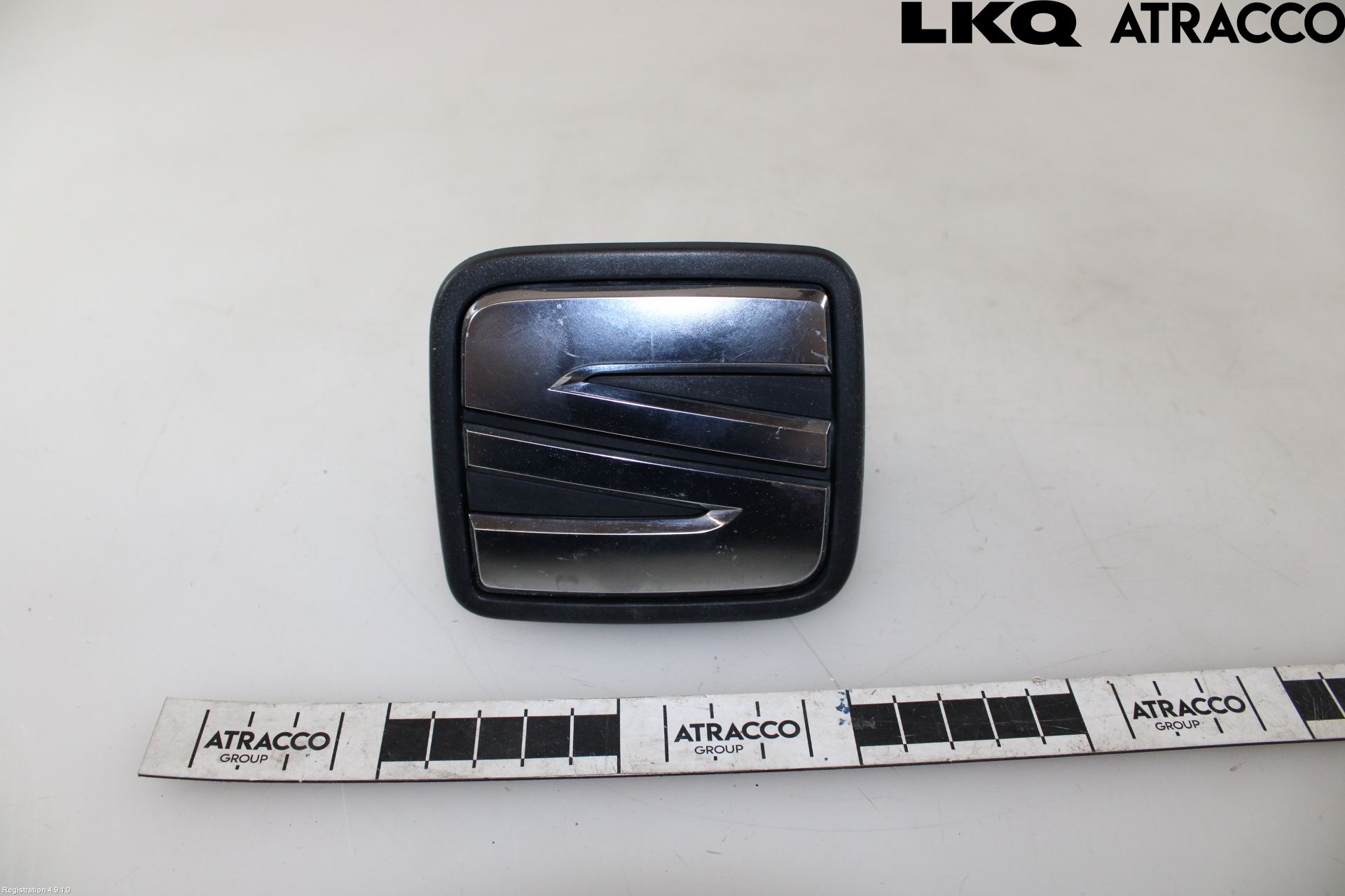 Seat LEON Sportstourer (KL8, KLD) Handle - exterior 5FA827565D