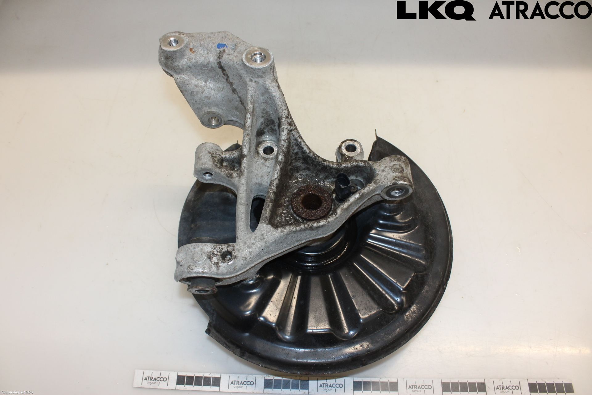 5QF505434D : Spindle - rear and Rear axle assembly - complete