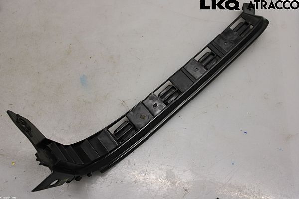 Rear bumper mounting bracket
