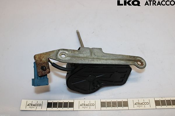 Headlight wiper motor