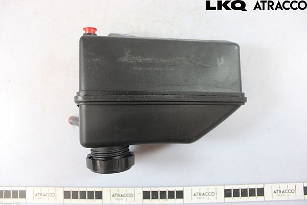 Power steering fluid reservoir
