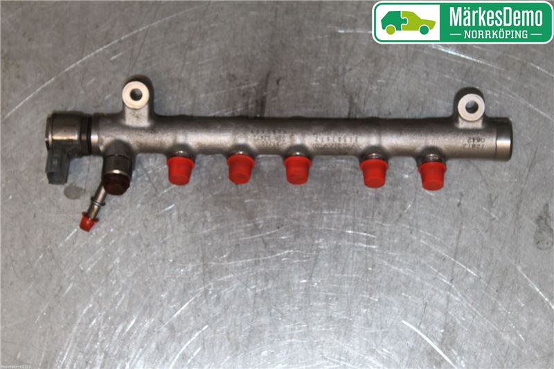 High-pressure rail / injection nozzle pipe VOLVO V60 I (155, 157)