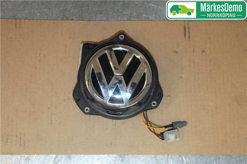 Tailgate handle with camera