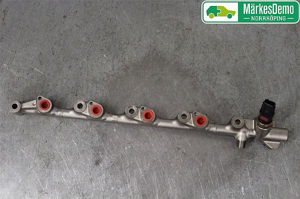 High-pressure rail / injection nozzle pipe TOYOTA COROLLA Hatchback (_E21_)