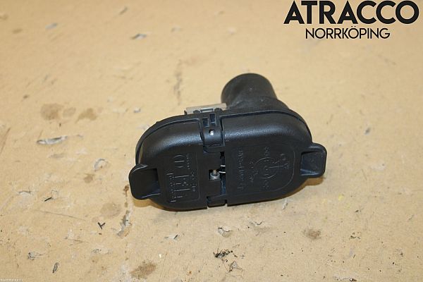Tow bar socket