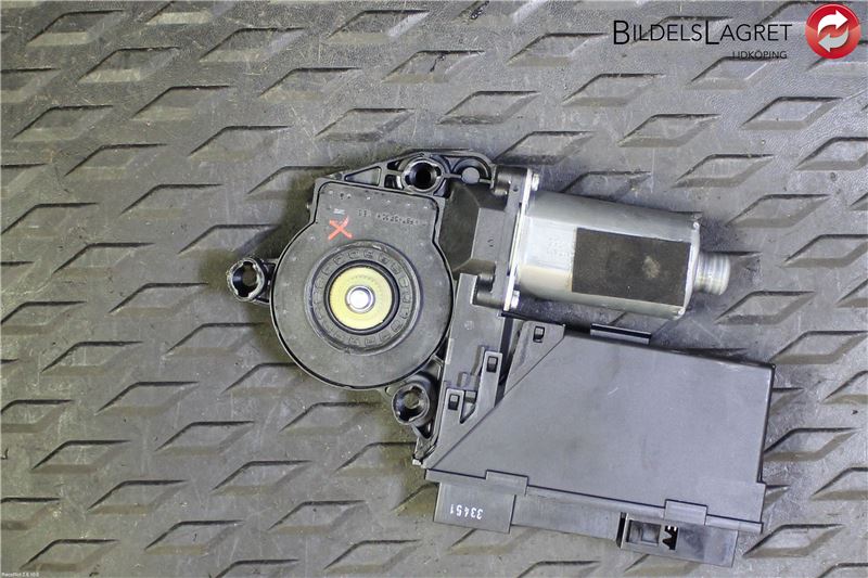 Door window regulator motor