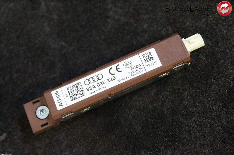 Wzmacniacz antenowy AUDI Q3 (F3B)