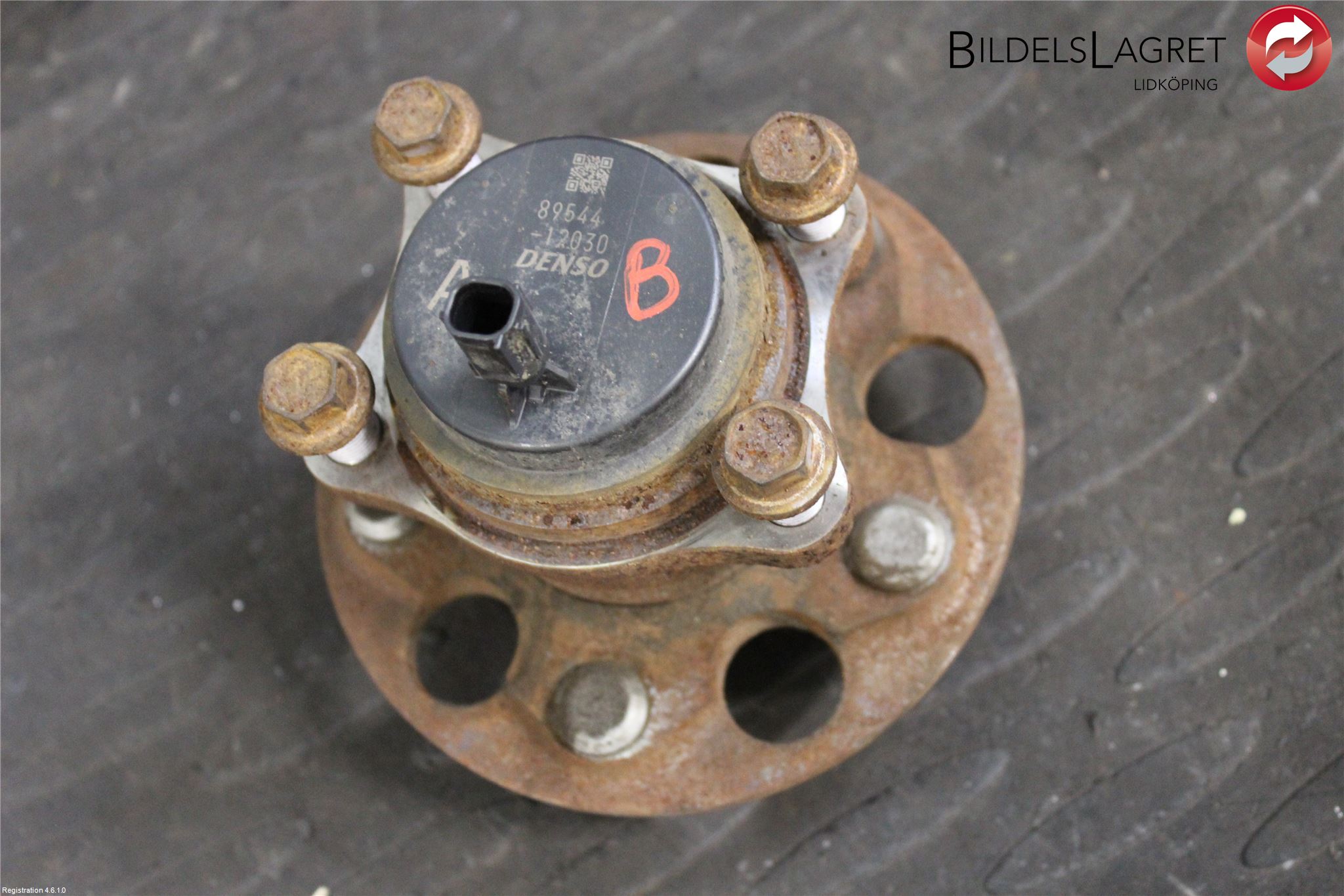 89544-12030 : Spindle - rear - Autoparts24