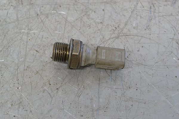 Oil pressure sensor