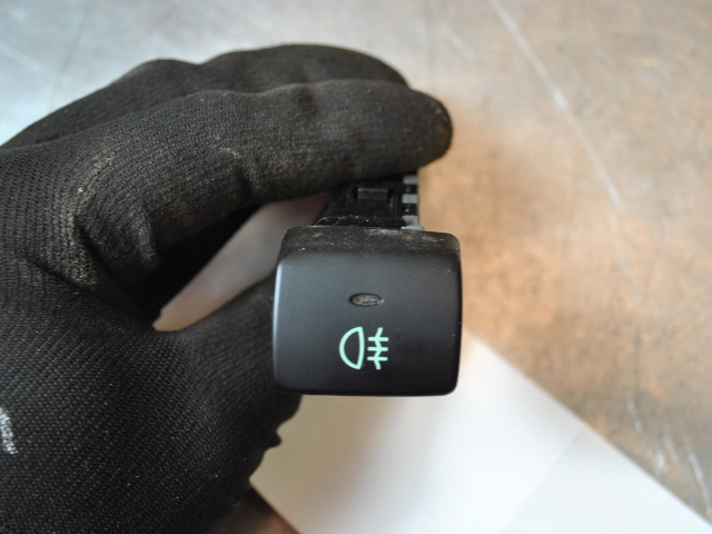 Fog light switch
