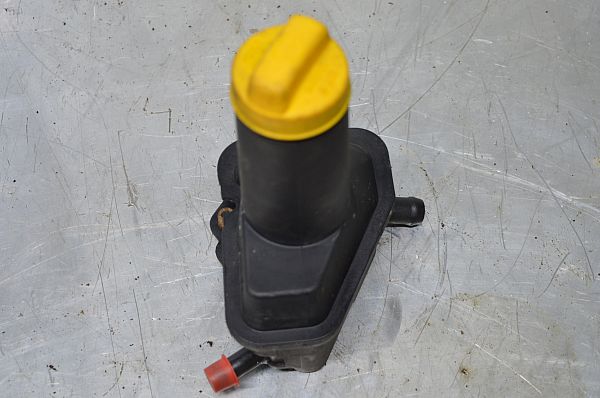 Réservoir de liquide de direction assistée