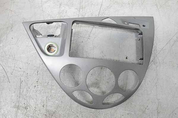 Radio - front plate FORD FOCUS Turnier (DNW)