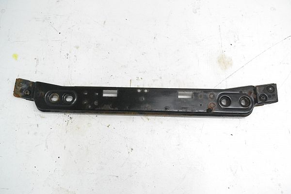 Lower radiator support
