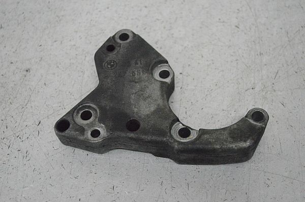 Power steering pump mounting bracket