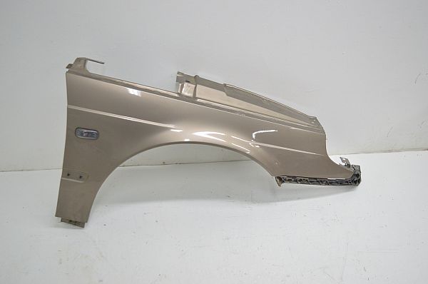 Front wing right SAAB 9-5 Estate (YS3E)