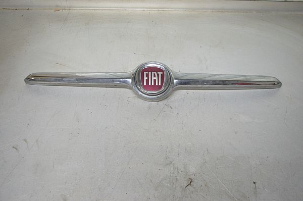 Front grid FIAT 500X (334_)