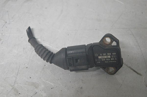 common rail (Injectie) / Verstuiver Brug VW PASSAT Estate (3B6)