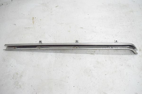 Sliding door bottom rail