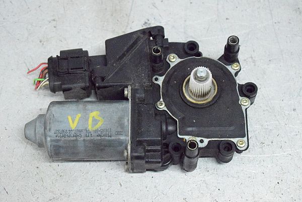 Moteur de Leve Vitre électrique AUDI A4 Avant (8D5, B5)