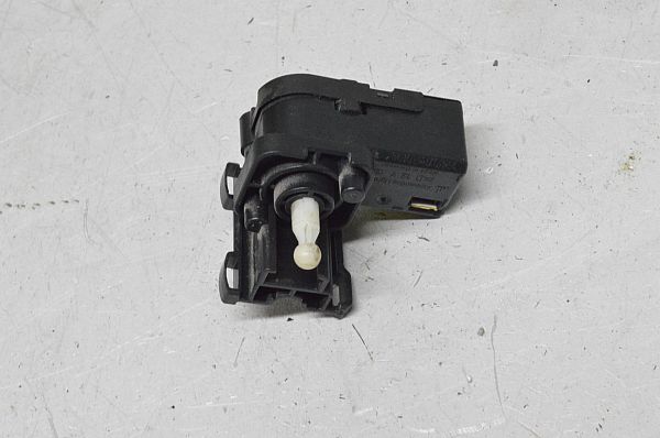 Światła – silnik regulacji VW TOURAN (1T3)