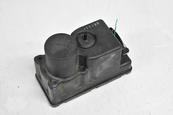 Zentralverriegelung Pumpe AUDI 100 Avant (44, 44Q, C3)