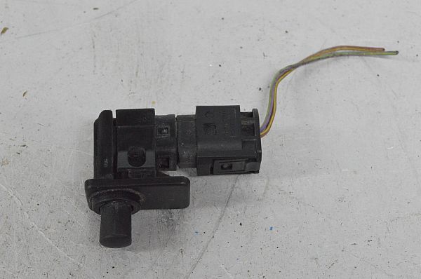 Bonnet alarm sensor